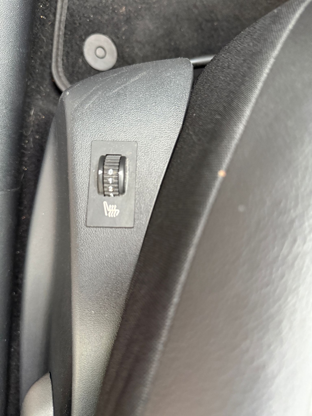 Peugeot 2008 1.6 e-HDI 115 CV féline titane 4XCB