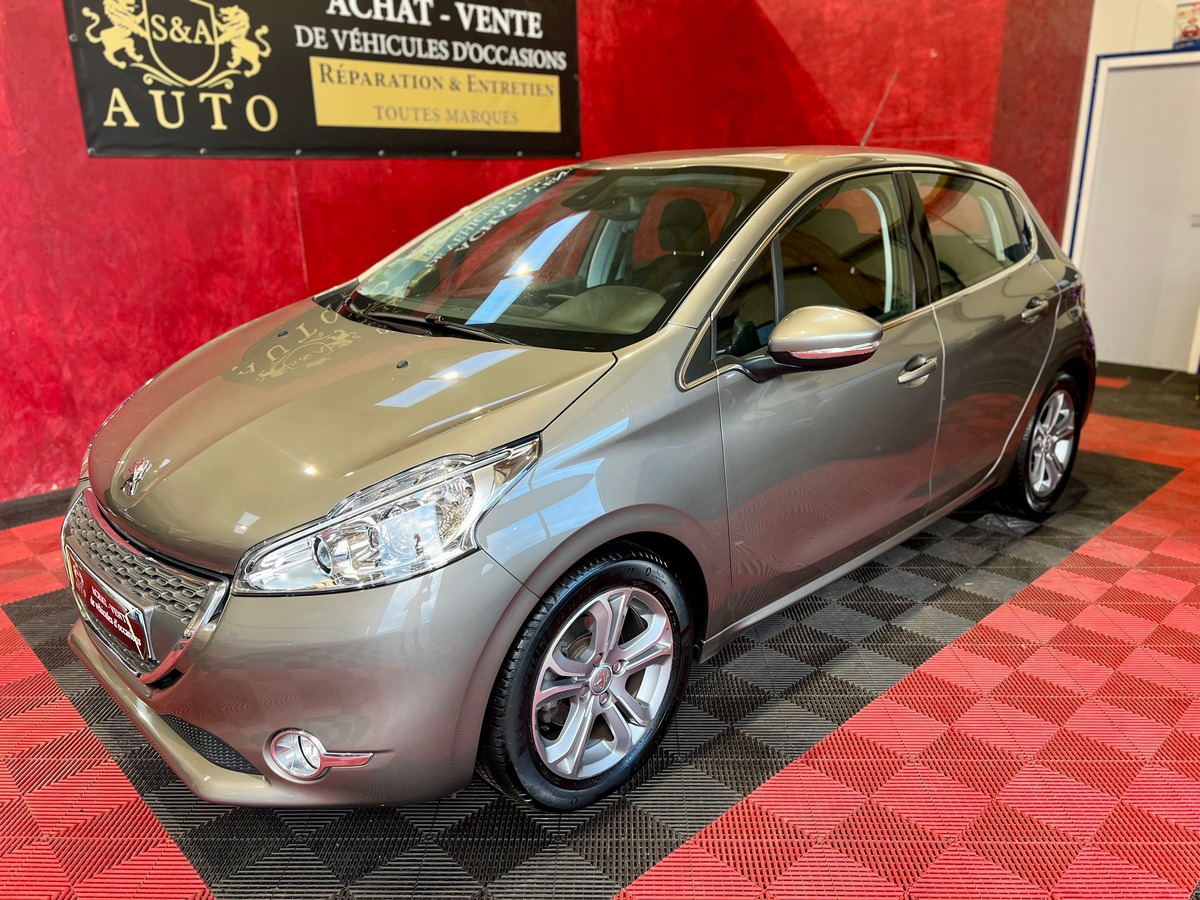 Peugeot 208 Allure 1.2i 82cv