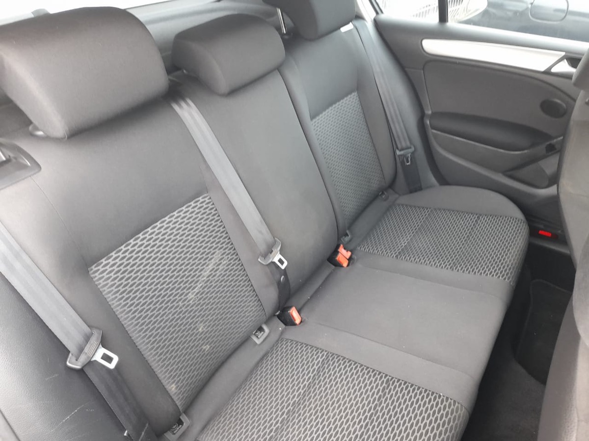 Volkswagen Golf 1.6 16v tdi cr fap bluemotion - 10