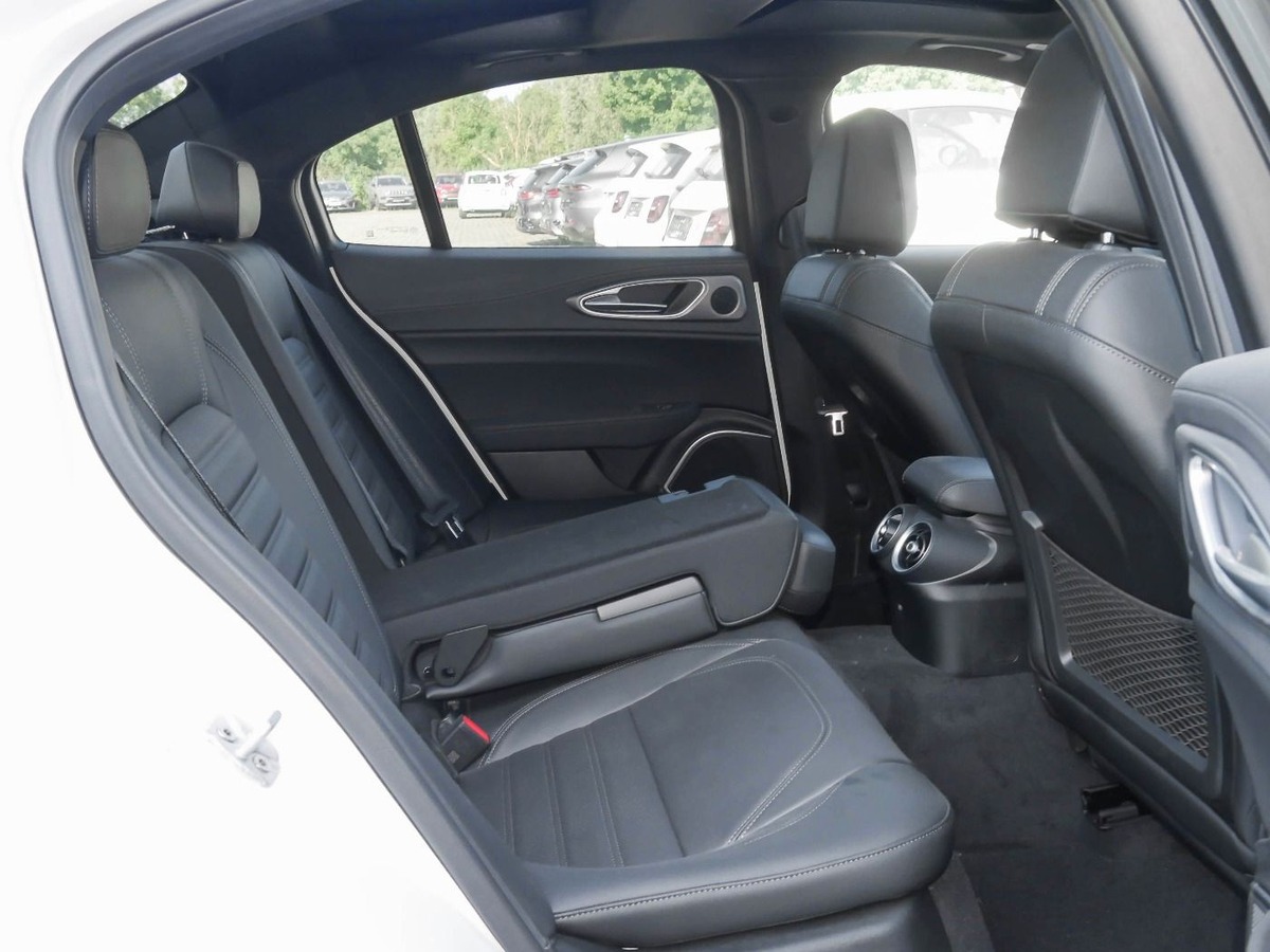 Alfa Romeo Giulia 2.0 TB 280ch Veloce Q4 AT8 Toit ouvrant Harman-Kardon