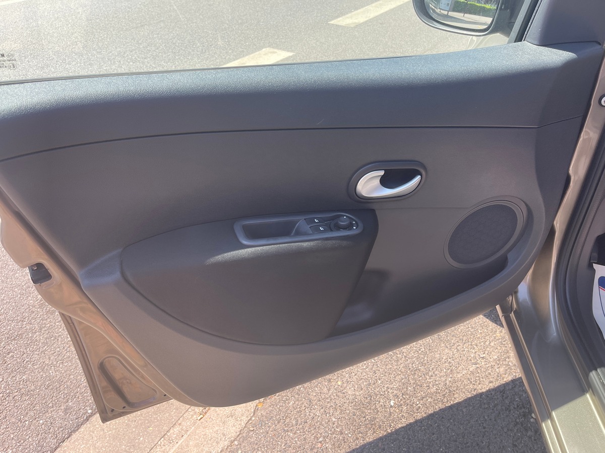 RENAULT Clio IV 1.2 EDITION