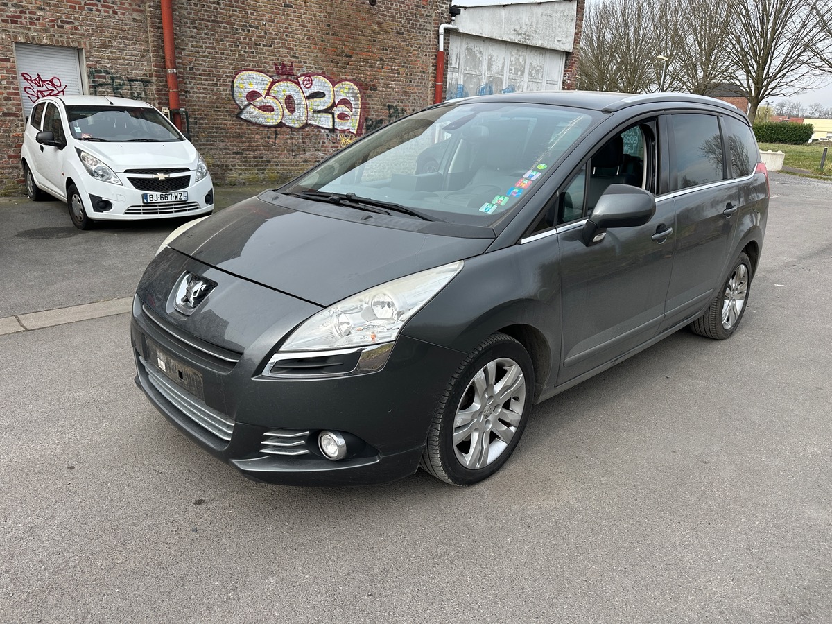 Peugeot 5008 7 place // 2.0 hdi // full option