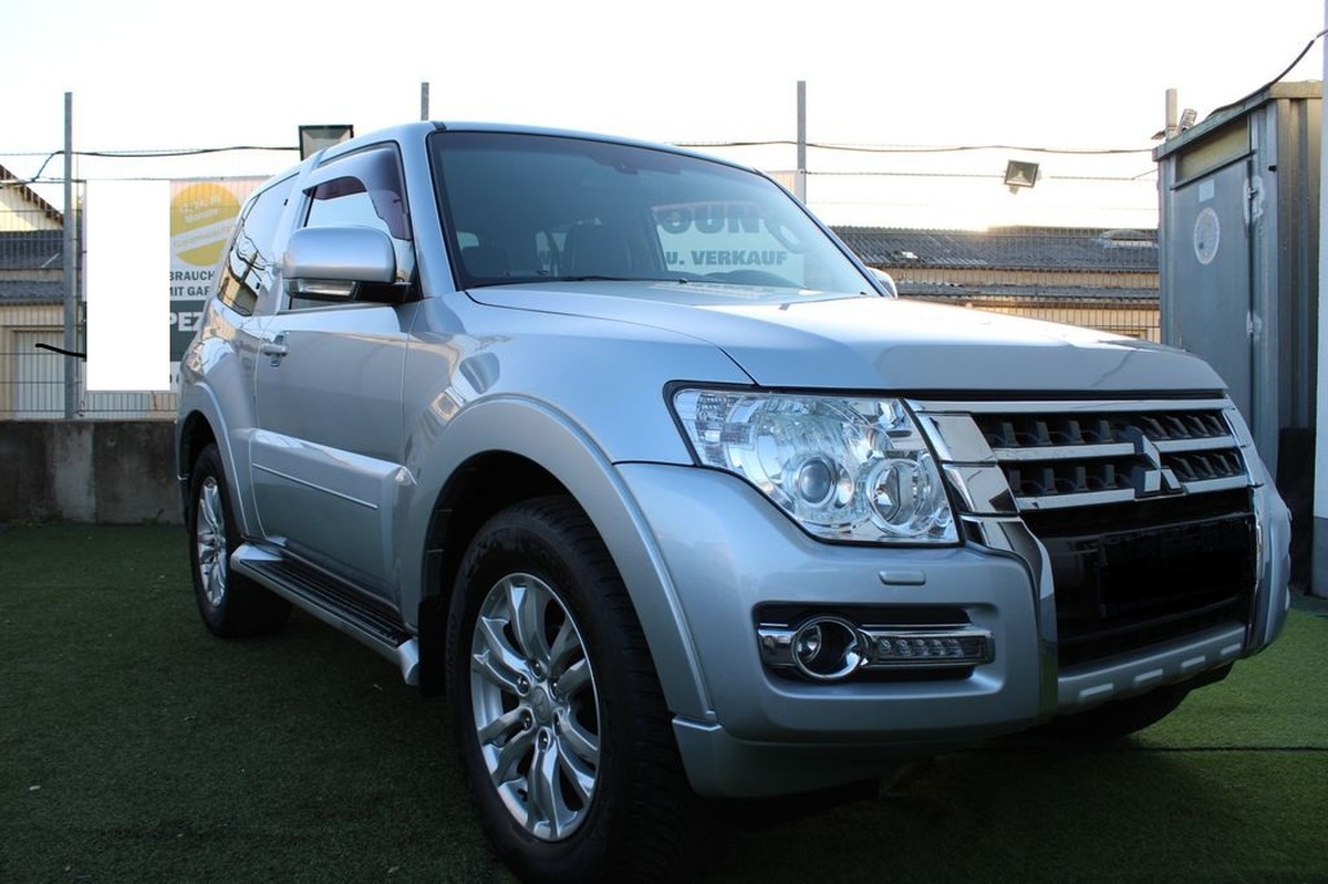 Mitsubishi Pajero 3.2 DI-D Intense *1.Main*Top*
