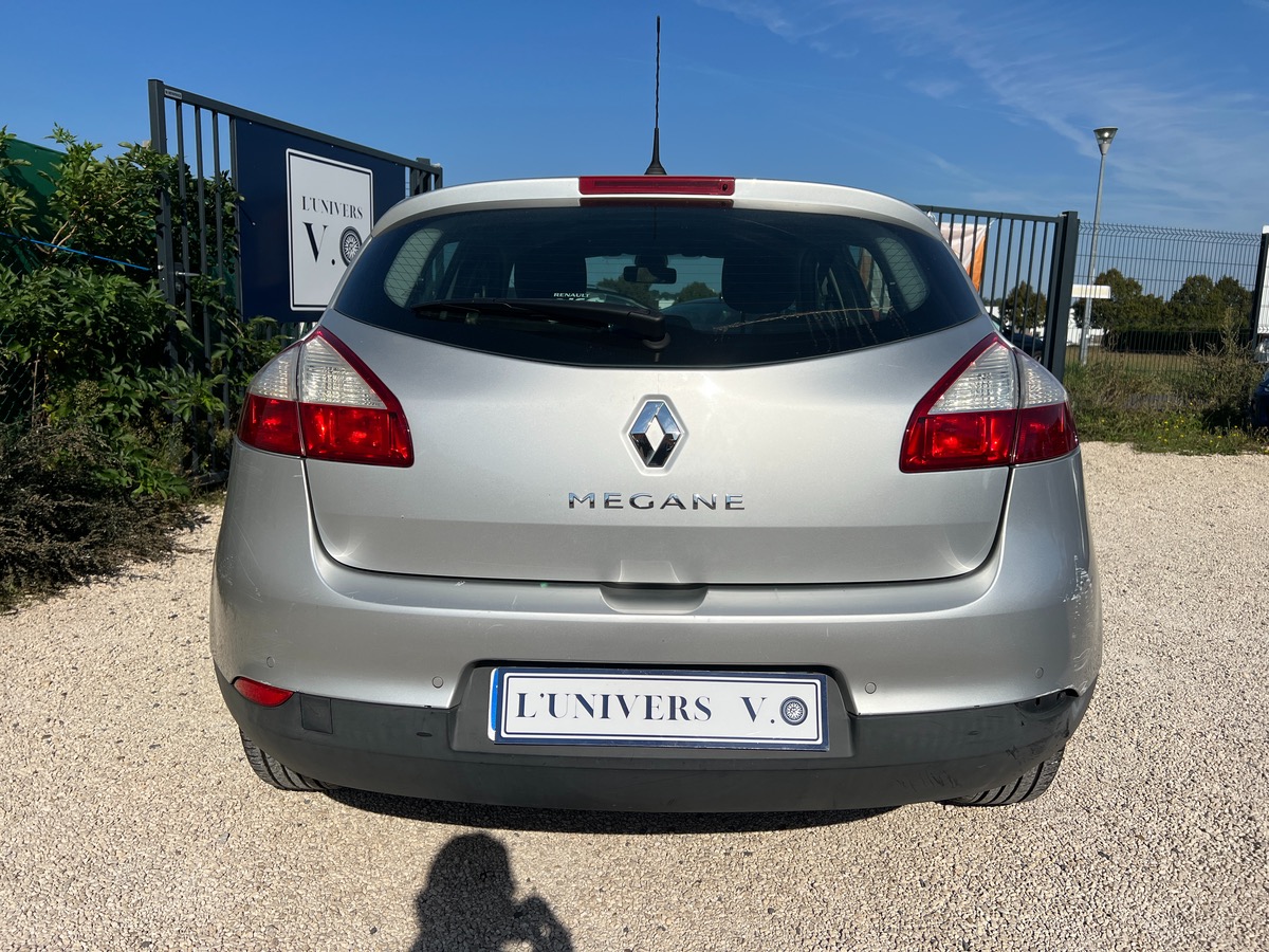 RENAULT Megane 1.6 i 110 ch DYNAMIQUE