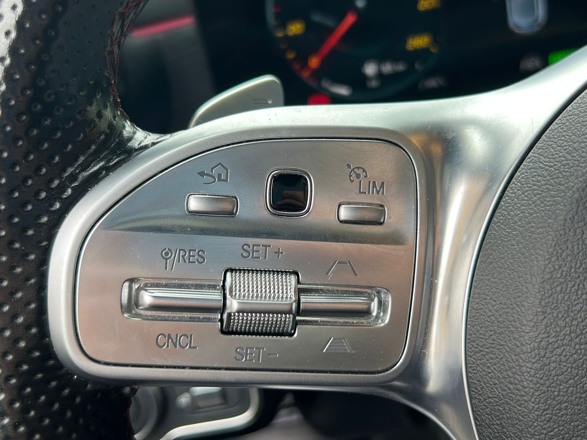 Mercedes-Benz Classe A IV 250 E 8CV AMG LINE 8G-DCT (Full Options)