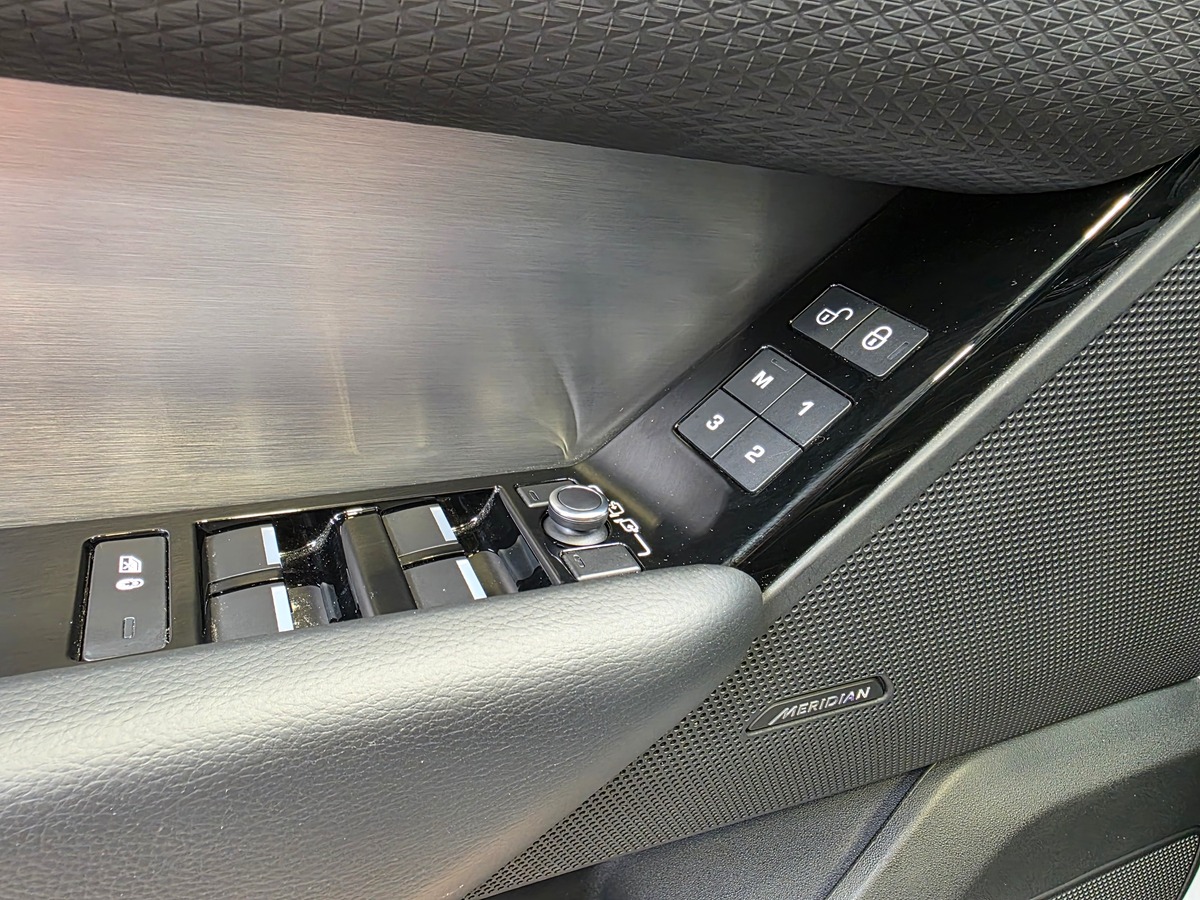 Land-Rover Range Rover Velar 2.0 D240 SE R-DYNAMIC 26000KMS TOIT PANO