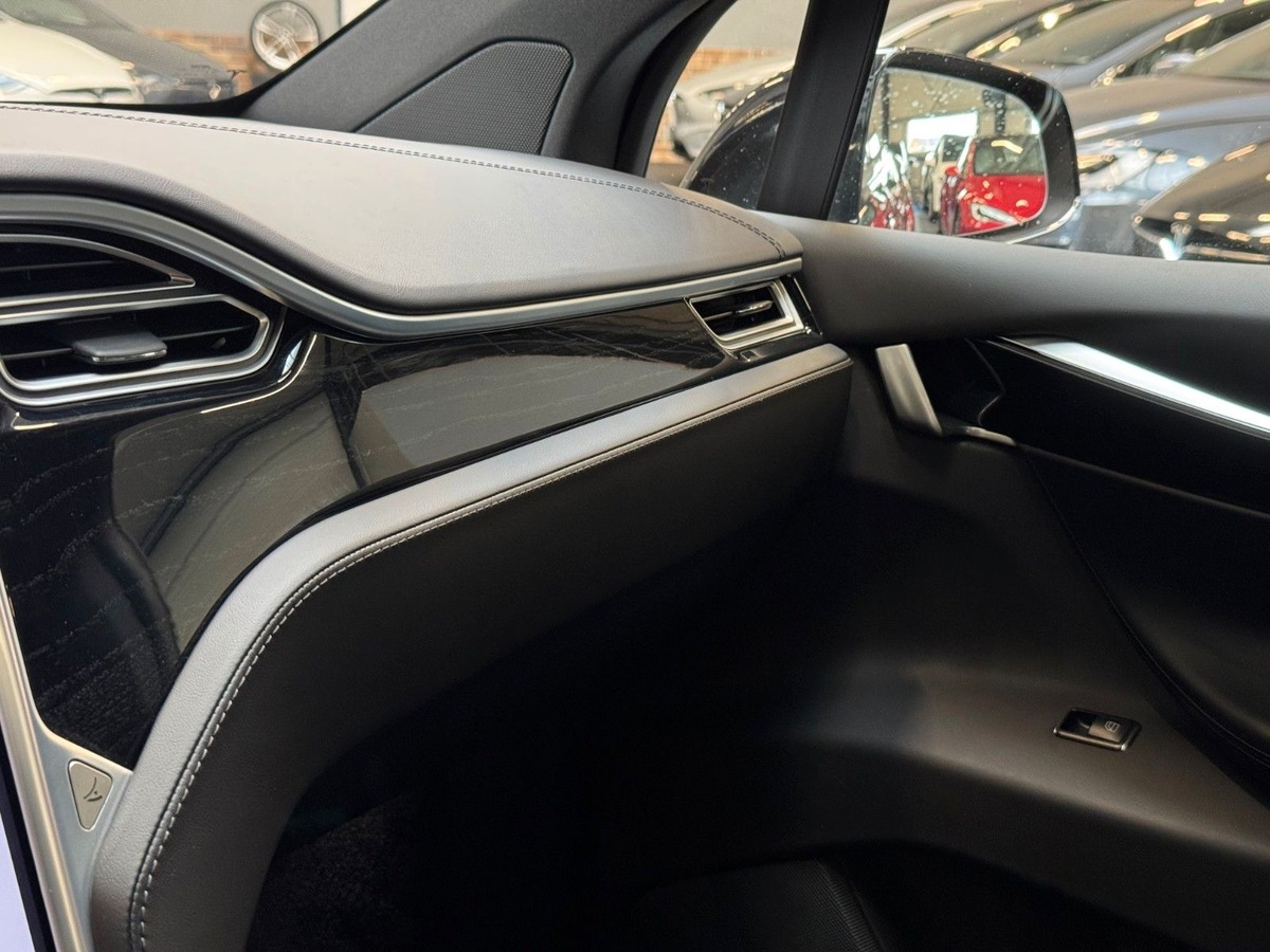 Tesla Model X 90D Dual Motor 6 places Supercharge gratuite