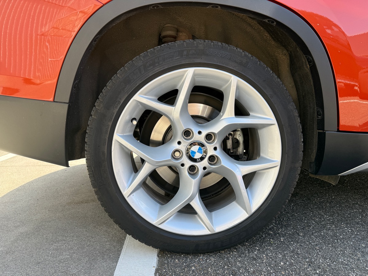 Bmw X1 20i 2L  184 X-Drive boite 8  X-line, Toit ouvrant, Sièges chauffants, Suivi complet