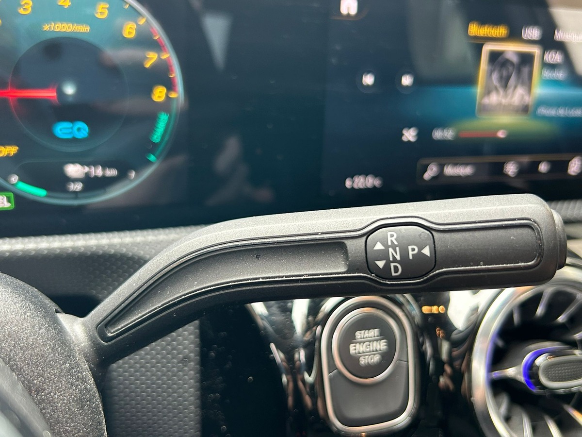 Mercedes-Benz Classe A IV 250 E 8CV AMG LINE 8G-DCT (Full Options)
