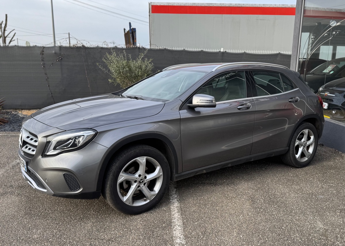 Mercedes-Benz GLA (2) 180 SENSATION 7G-DCT